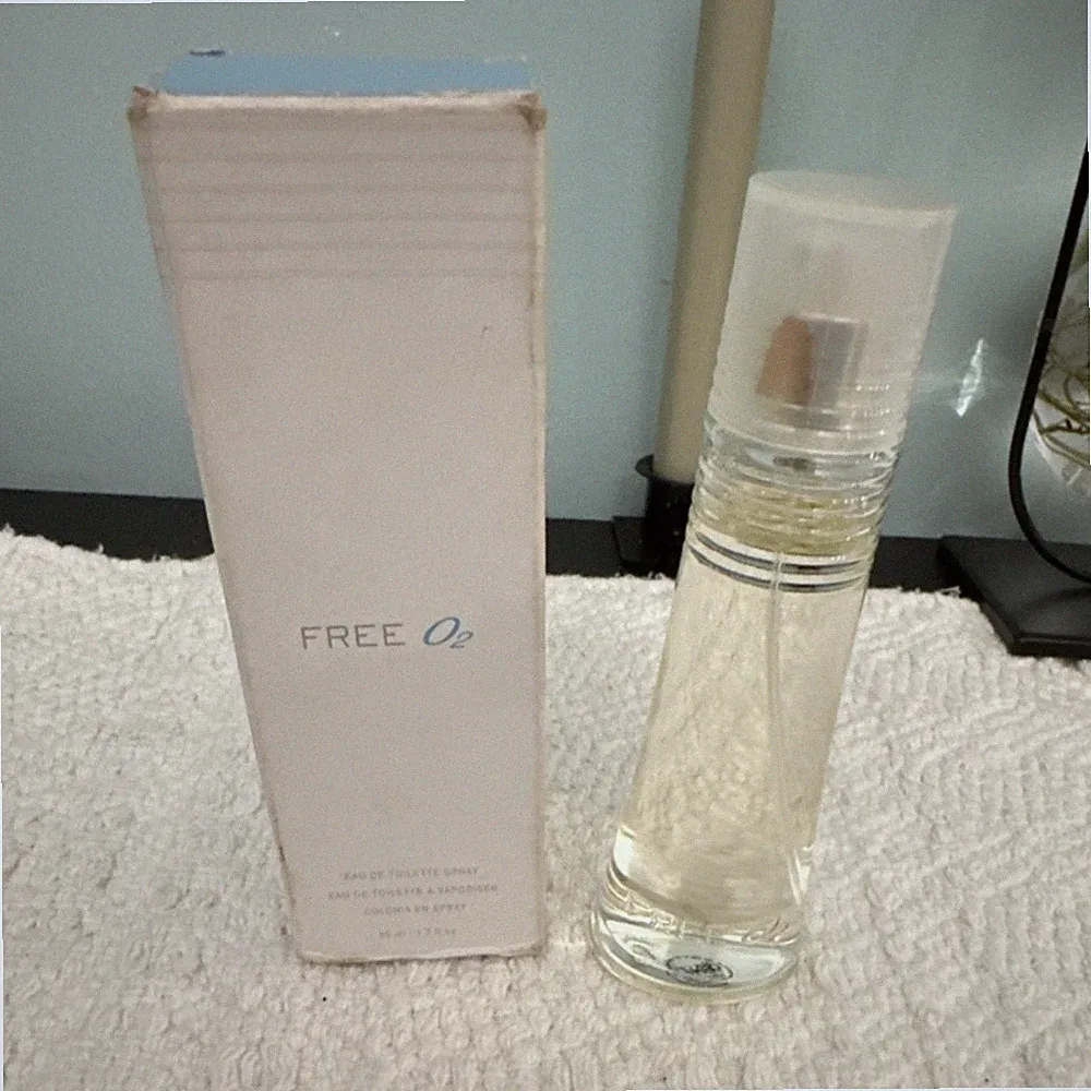Avon Free O2 Eau de Toilette Spray 50ml White Peach Tea Honeysuckle