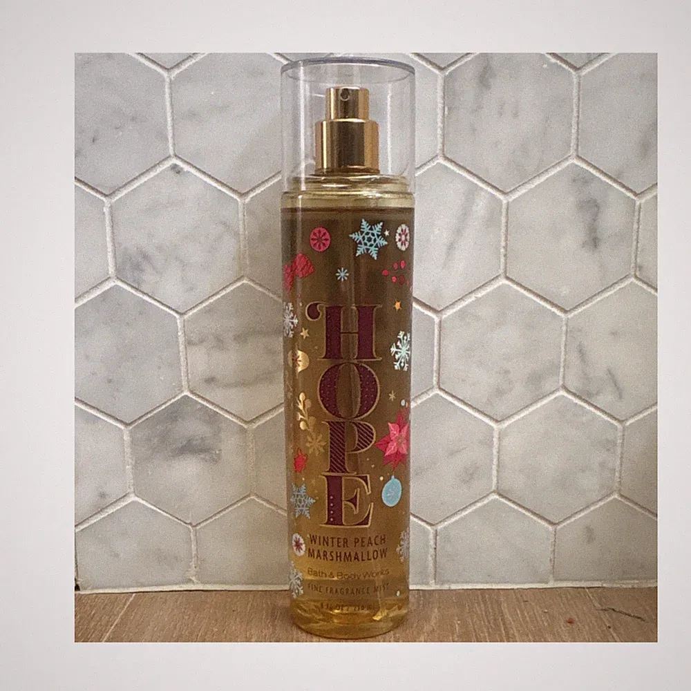 Bath & Body Works Winter Peach Marshmallow Fine Fragrance Mist 8 fl oz/236 mL