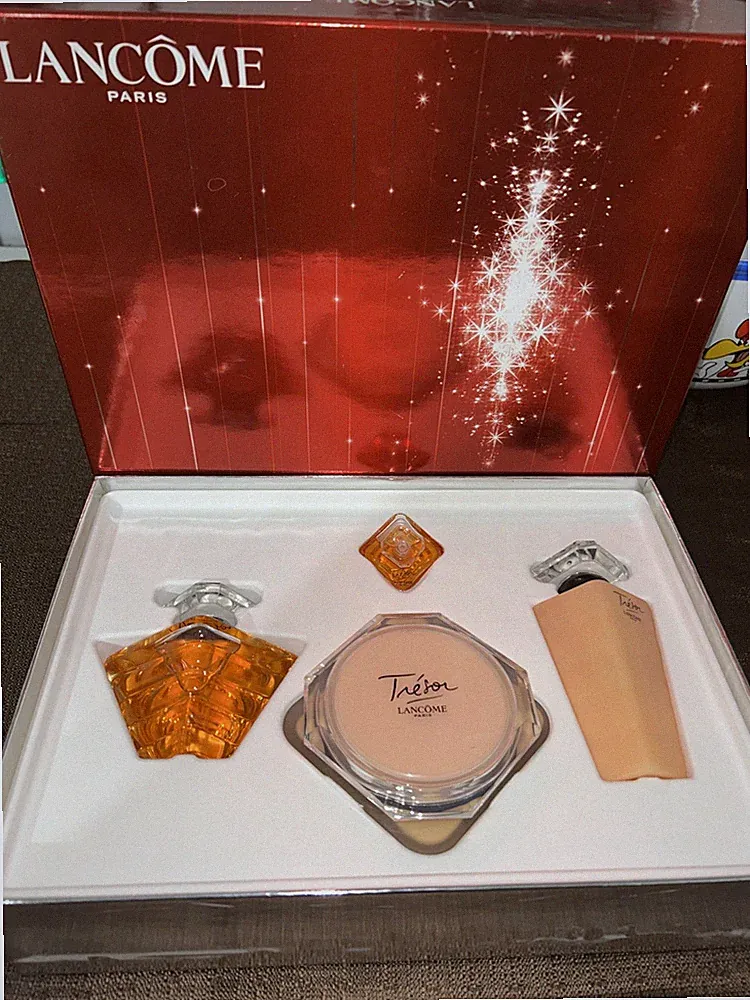 Lancome Tresor Fragrance Gift Set Women OS Peach Floral EDP Body Cream Bath Gel